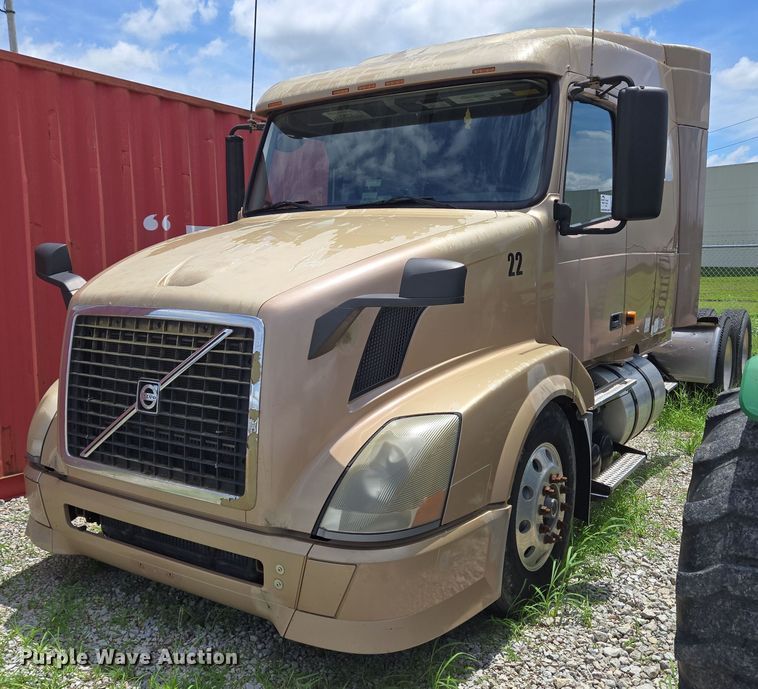 2006 Volvo Truck VNL semi truck - EC4319