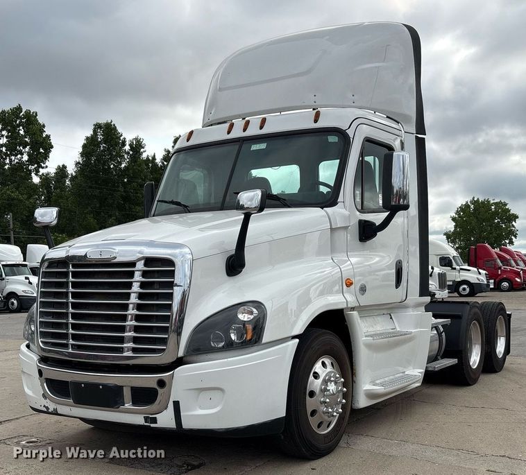 2019 Freightliner Cascadia 125 semi truck - EC4350