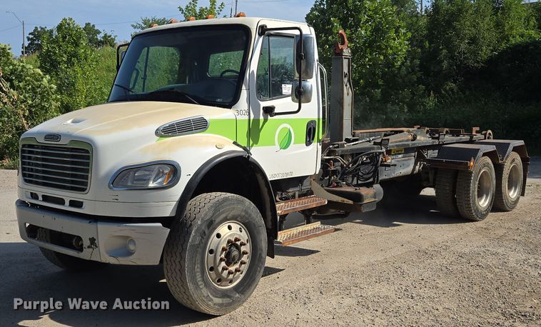 2007 Freightliner M2 hook lift truck - EF1753