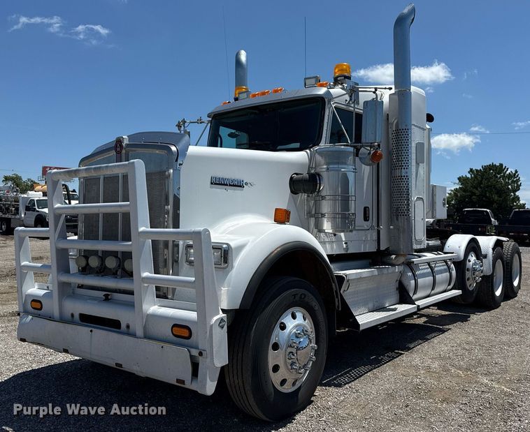 2012 Kenworth W900 semi truck - EG5961