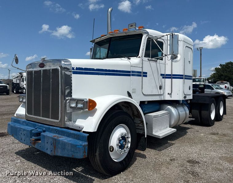 2005 Peterbilt 378 semi truck - EG6004