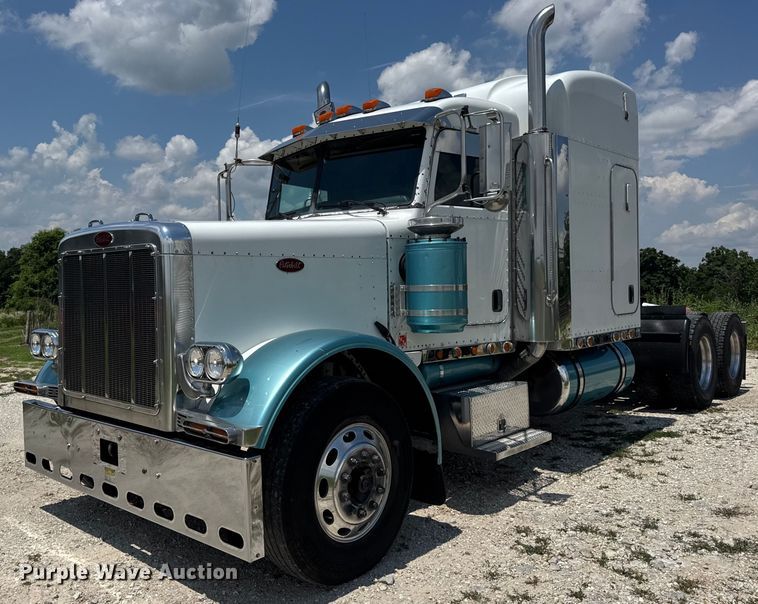 2005 Peterbilt 379 semi truck - EN4581
