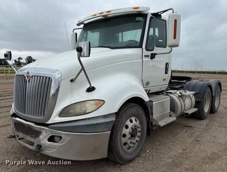 2017 International Prostar semi truck - EQ4929