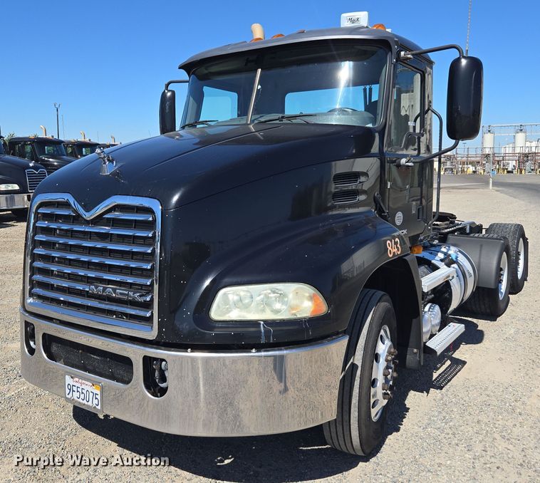2017 Mack CXU613 semi truck - FB9411