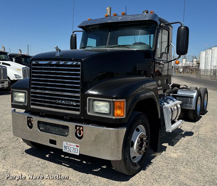 2014 Mack CHU613 semi truck - FB9412