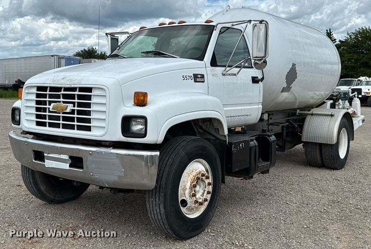 1998 Chevrolet C7500 truck cab and chassis - HI9276