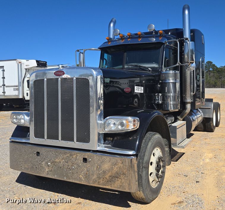 2020 Peterbilt 389 semi truck - YA0292