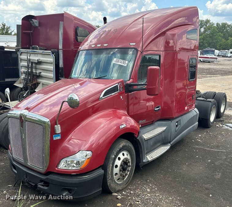 2015 Kenworth T680 semi truck - YA0507