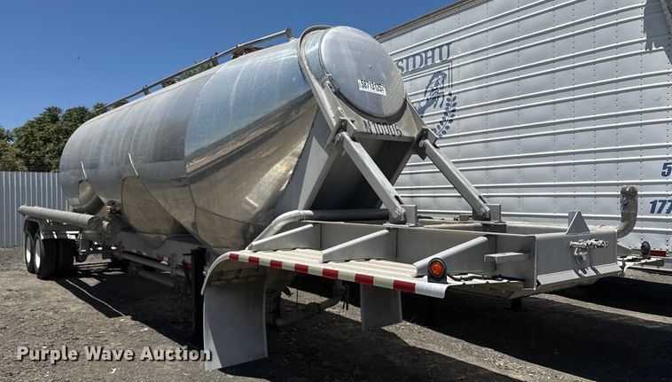 2005 Polar pneumatic dry bulk trailer - YA0579