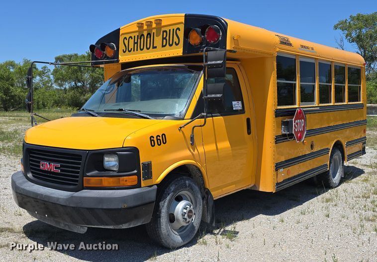 2009 Thomas Built Bus Co. GMC Savana G3500 school bus - DF8563
