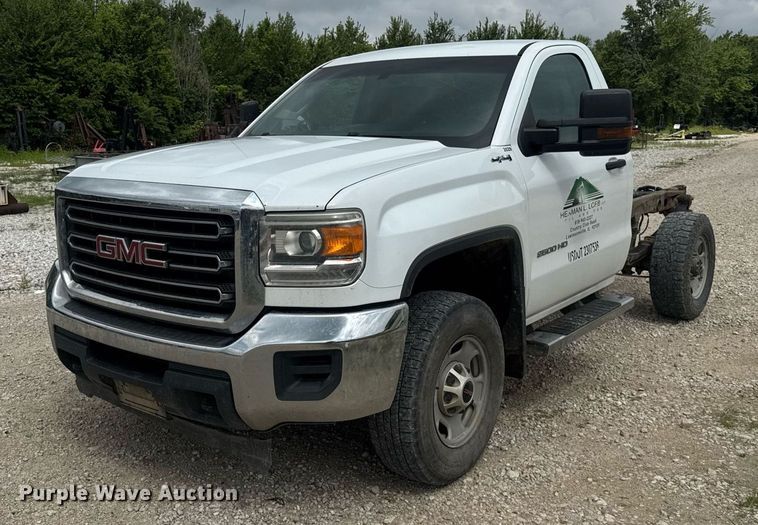 2016 GMC Sierra 2500HD pickup truck cab and chassis - DI9834