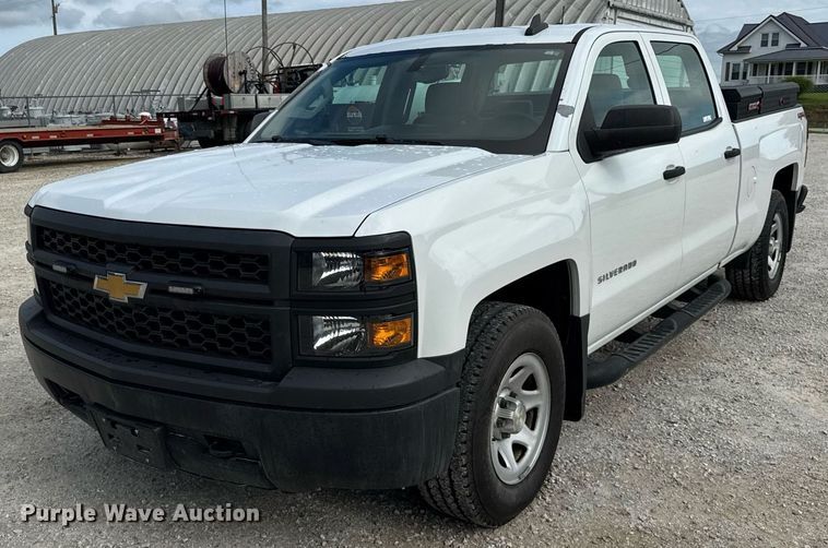 2015 Chevrolet Silverado 1500 Crew Cab pickup truck - DJ9526