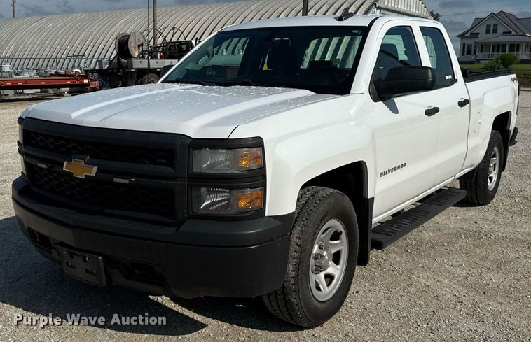 2015 Chevrolet Silverado 1500 Double Cab pickup truck - DJ9533