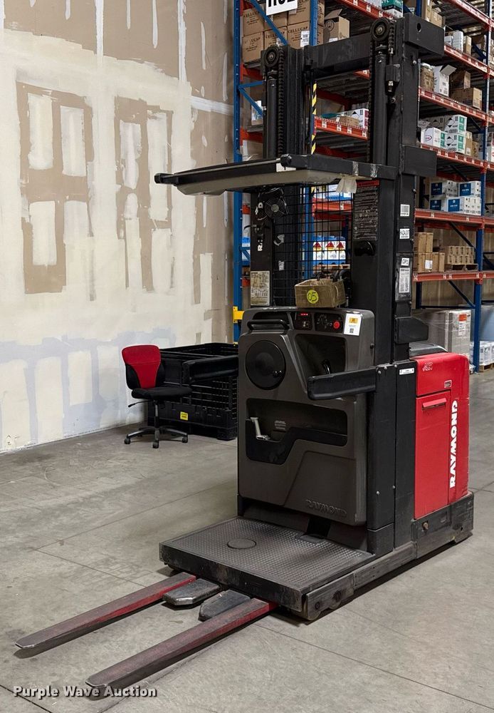 2016 Raymond 5600 order picker - DJ9633