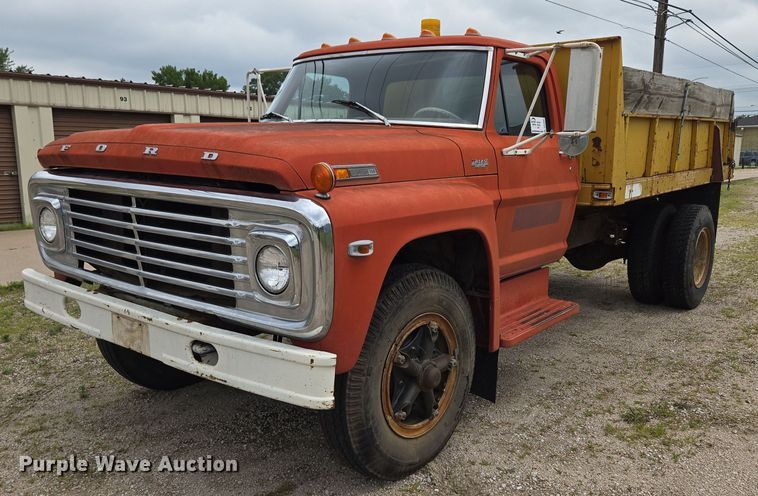 1970 Ford F750 dump truck - DR3885