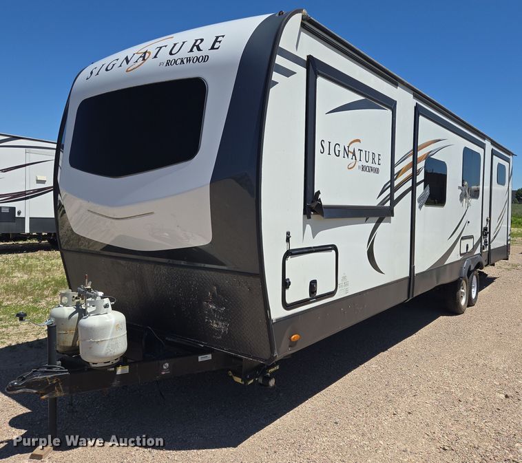 2020 Forest River Rockwood camper - DT7241