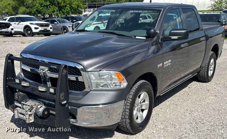 2016 Dodge Ram 1500  Crew Cab pickup truck - DU9945