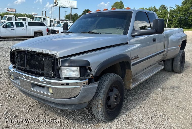 2001 Dodge Ram 3500 SLT Laramie Quad Cab pickup truck - DV4225