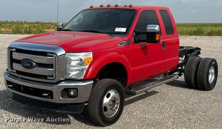 2015 Ford F350 Super Duty SuperCab pickup truck cab and chassis - DW5134