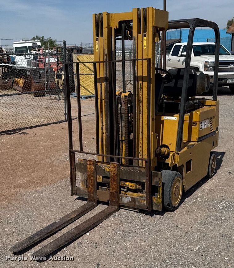 Caterpillar T40DSA forklift - DX5626