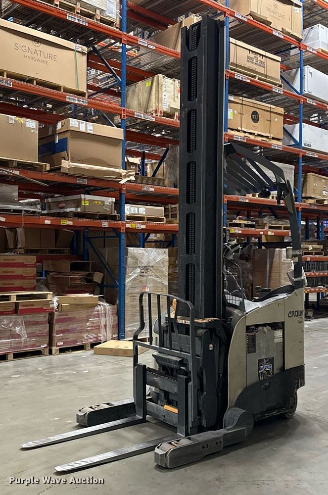2017 Crown RM6025-45 reach truck - DX5662