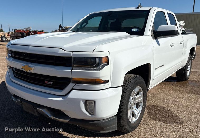 2018 Chevrolet Silverado 1500 Double Cab pickup truck - DX8006