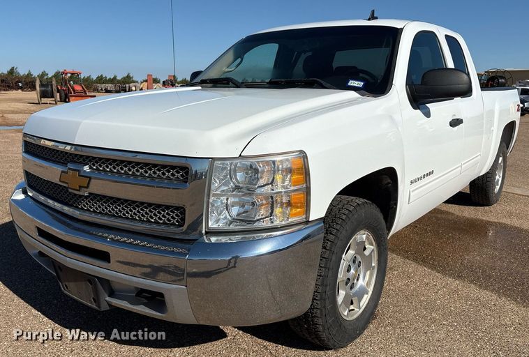 2013 Chevrolet Silverado 1500 Ext. Cab pickup truck - DX8007