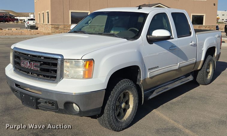 2011 GMC Sierra 1500 Crew Cab pickup truck - DY0967