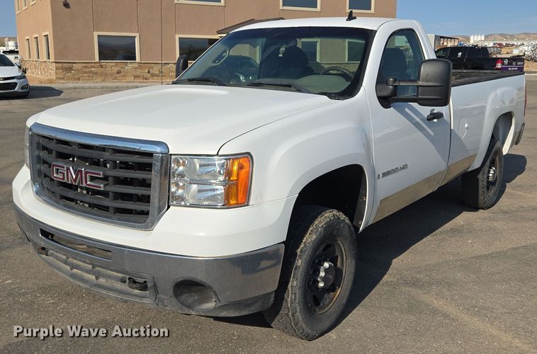 2008 GMC Sierra 2500 pickup truck - DY0969