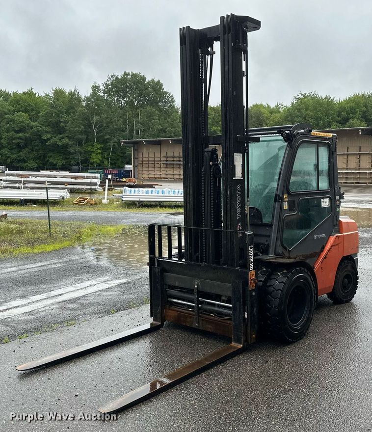2015 Toyota 8FGU32 forklift - EB2765