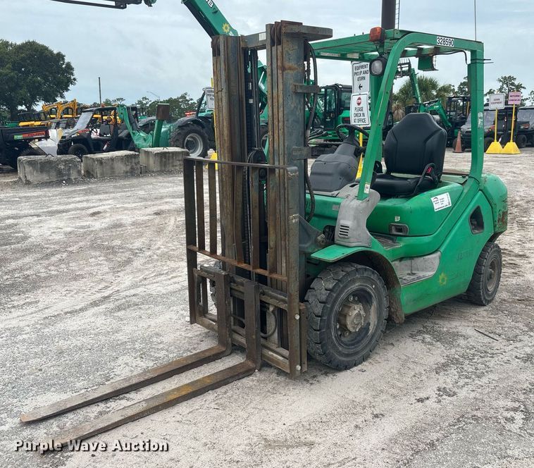 2011 Komatsu FG25T-16 forklift - EC3742