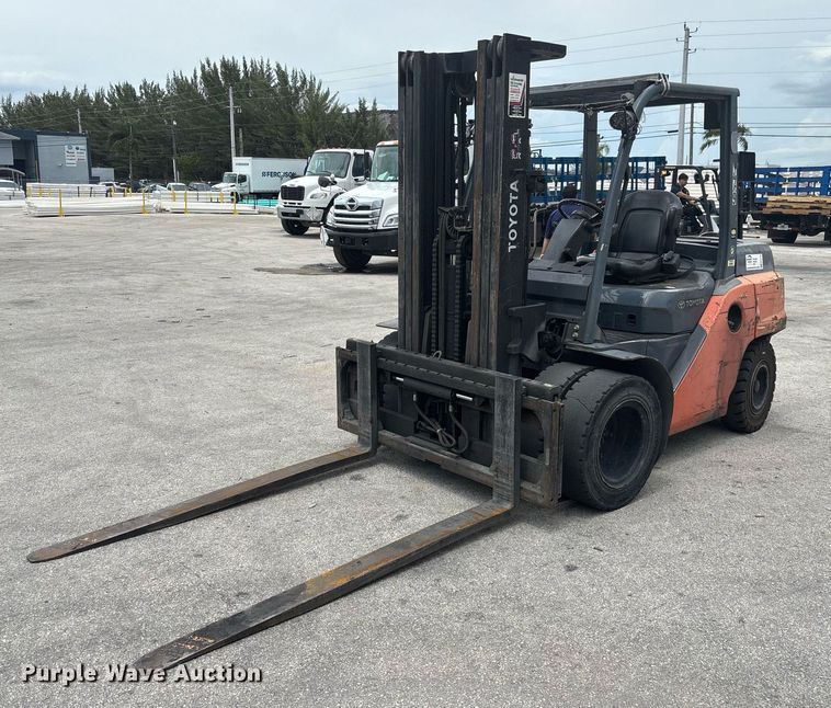 2015 Toyota 8FD40U forklift - EC3746