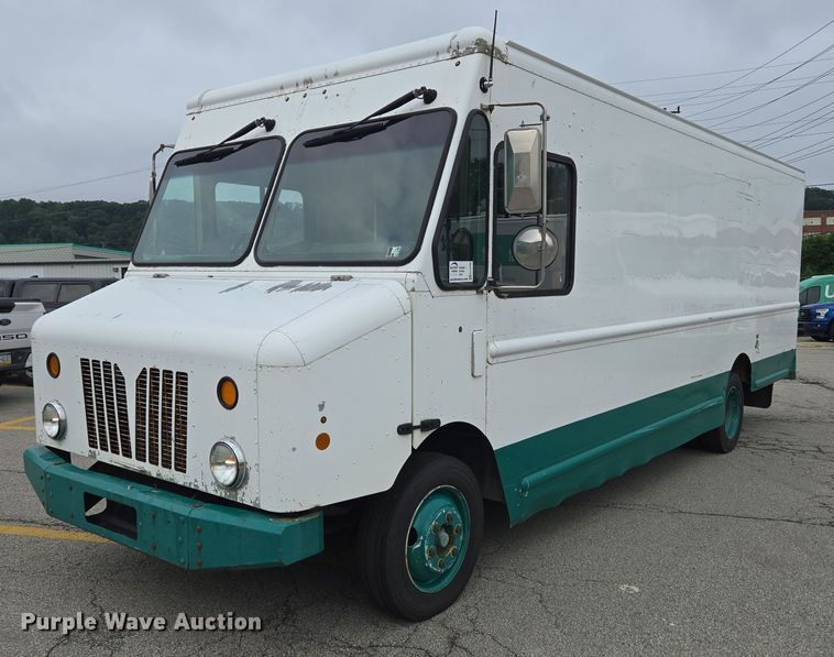 2016 Freightliner MT45 delivery truck - EC4292