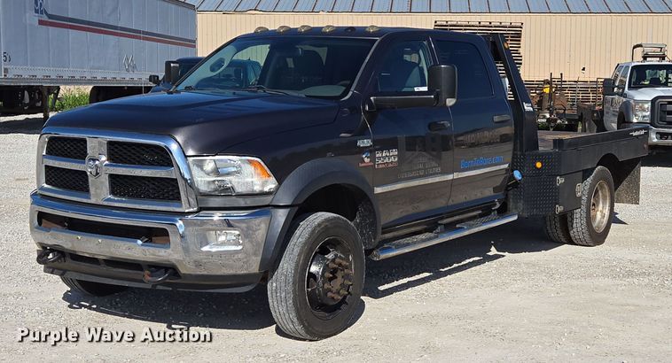 2016 Dodge Ram 5500 Crew Cab flatbed truck - ED2138