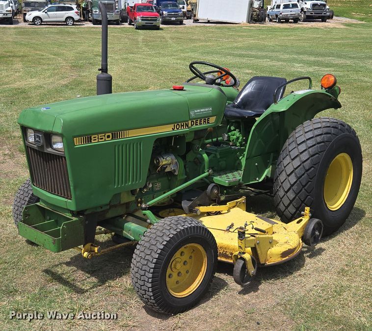 1980 John Deere 850 tractor - EF1780