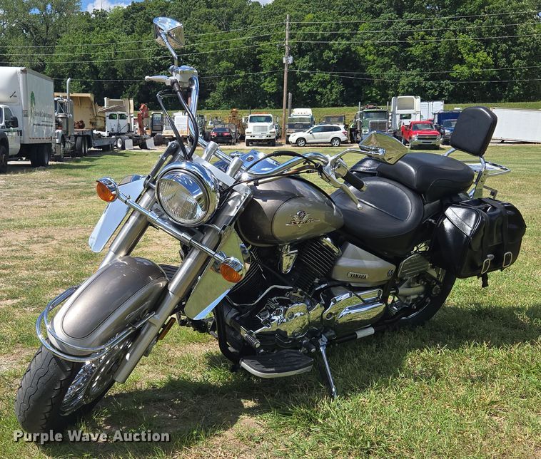 2002 Yamaha V Star 1100 motorcycle - EF1784