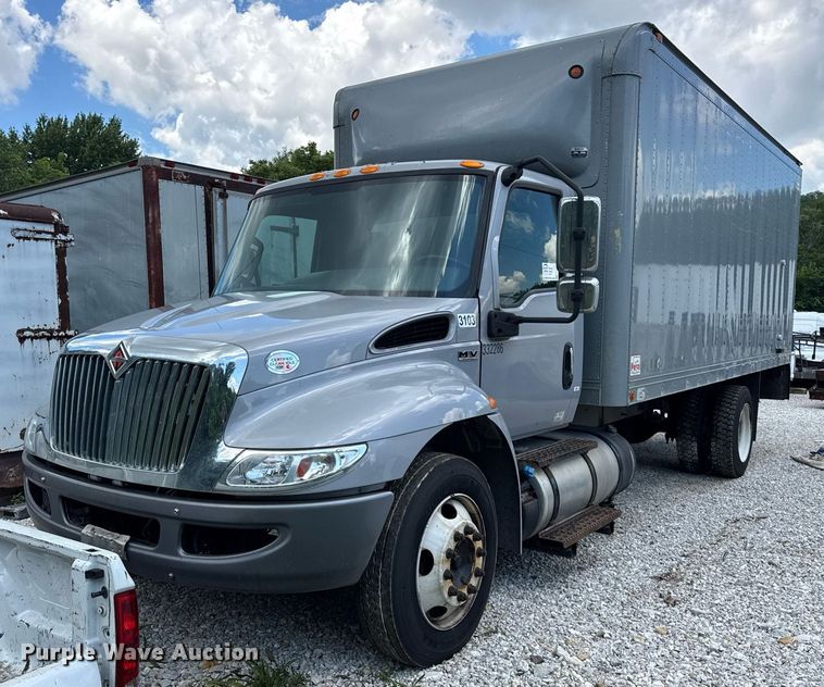 2020 International MV607 box truck - EF2099