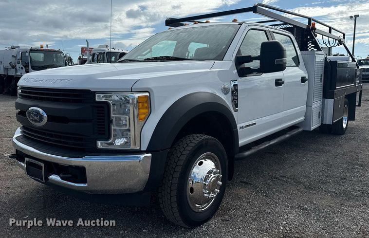 2017 Ford F450 Super Duty Crew Cab flatbed pickup truck - EG5956