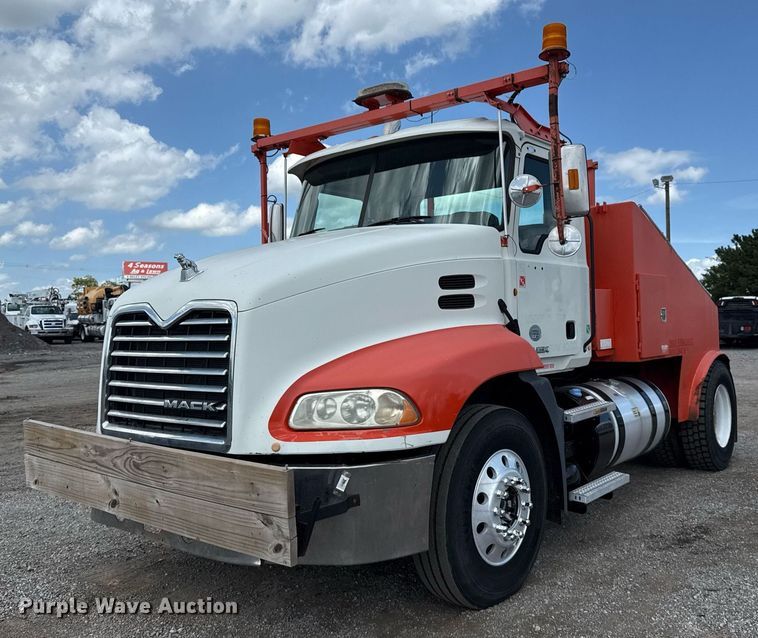 2012 Mack CXU613 toter truck - EG5966