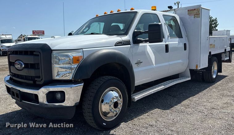 2013 Ford F550 Crew Cab flatbed truck - EG6013