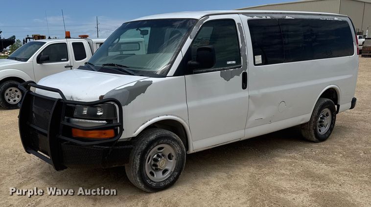 2011 Chevrolet Express 3500 van - EG6644