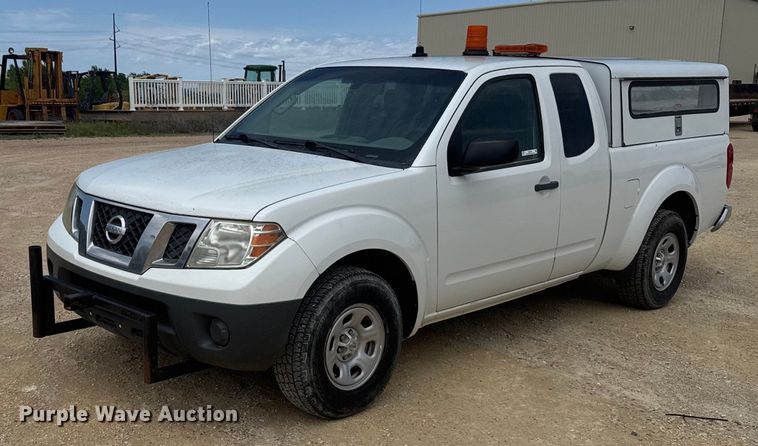 2014 Nissan Frontier King Cab pickup truck - EG6645