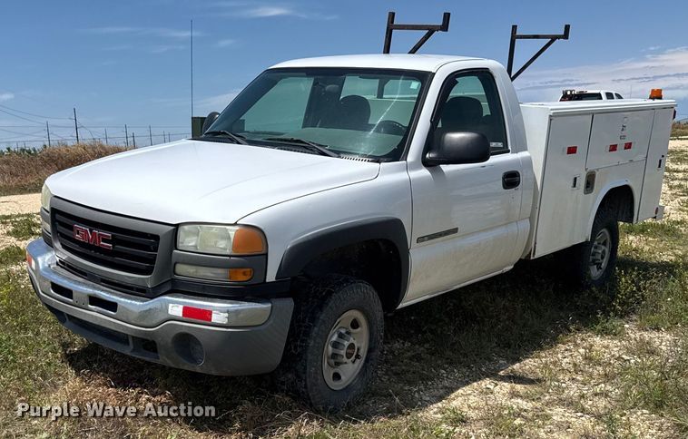 2004 GMC Sierra 2500HD  utility bed pickup truck - EG6650