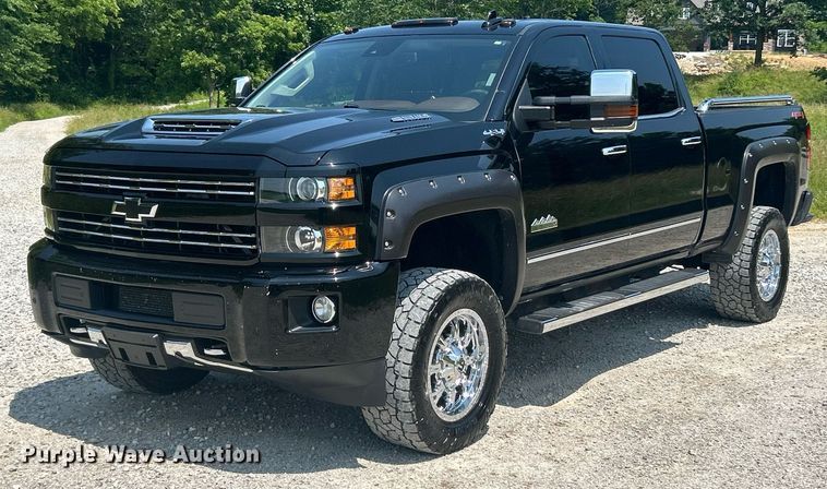 2019 Chevrolet Silverado 3500HD High Country  Crew Cab pickup truck - EK8211