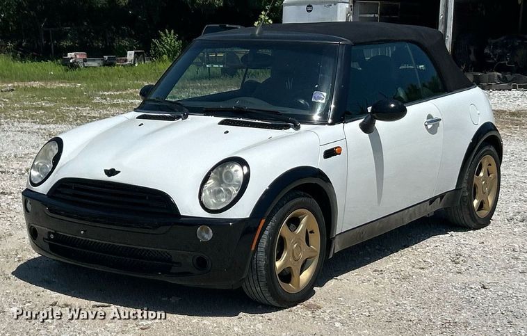 2005 Mini Cooper convertible - EK8310