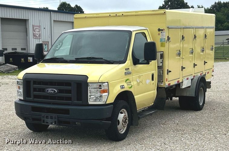 2019 Ford E450 refrigerated truck - EK8371