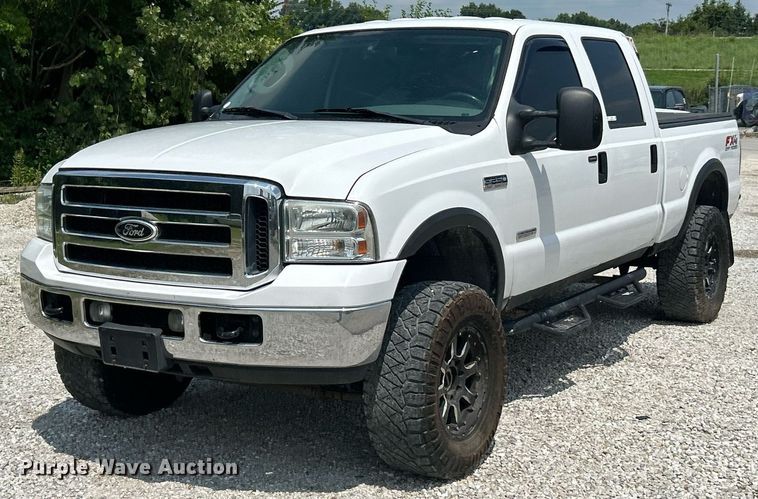 2006 Ford F250 Super Duty Crew Cab pickup truck - EK8375