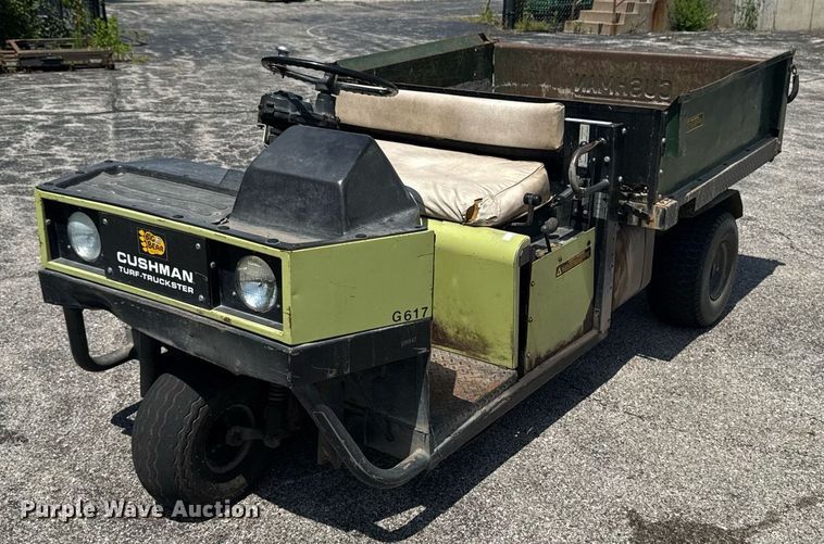 1988 Cushman Turf-Truckster utility vehicle - EM2137