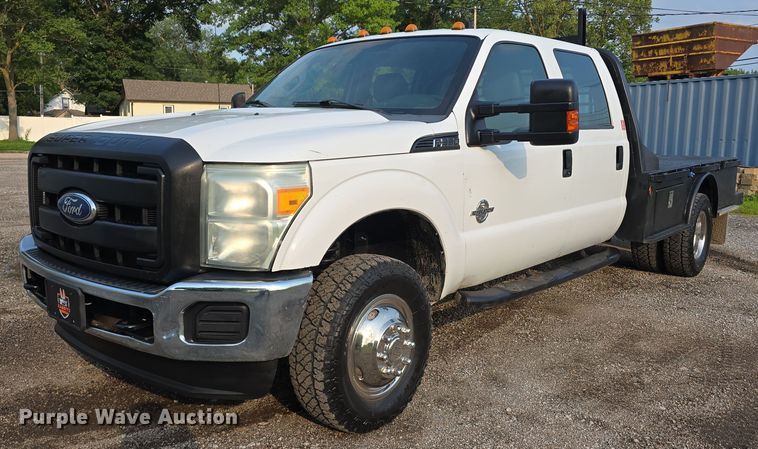 2011 Ford F350 Super Duty Crew Cab flatbed pickup truck - EO1525