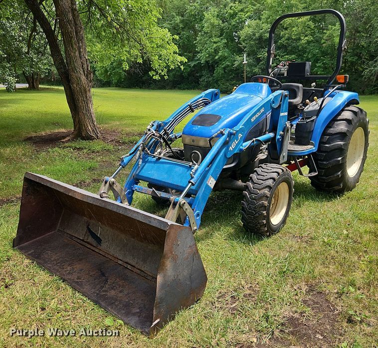 2002 New Holland TC35D MFWD tractor - EO4556